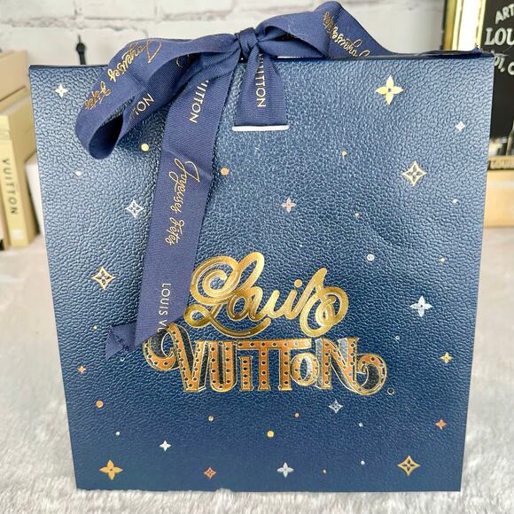 Louis Vuitton Special Christmas 2024 Shopping Bag and ribbon - Picture 1 of 6